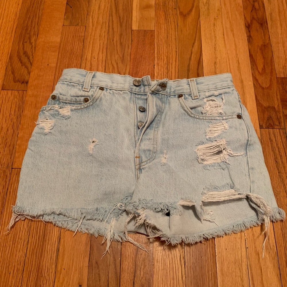 Super Cute Levi’s Light Blue Denim Shorts
